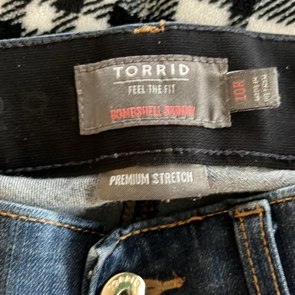 Torrid Bombshell skinny premium stretch jeans 10r - Picture 2 of 3
